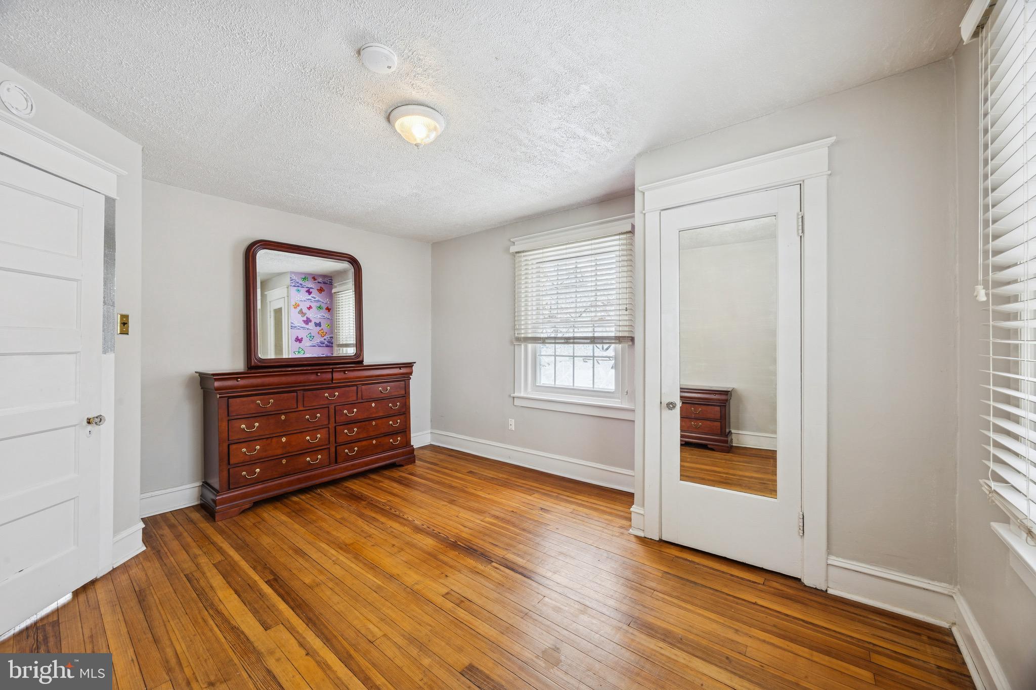 120 West Springfield Road Springfield, PA 19064 - Photo 17 of 35 an empty room with windows and closet