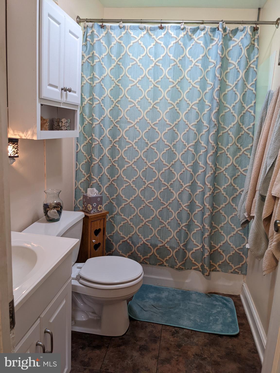 570 Hillcrest Road York, PA 17403 - Photo 18 of 27 Main Level Full Bathroom View 2