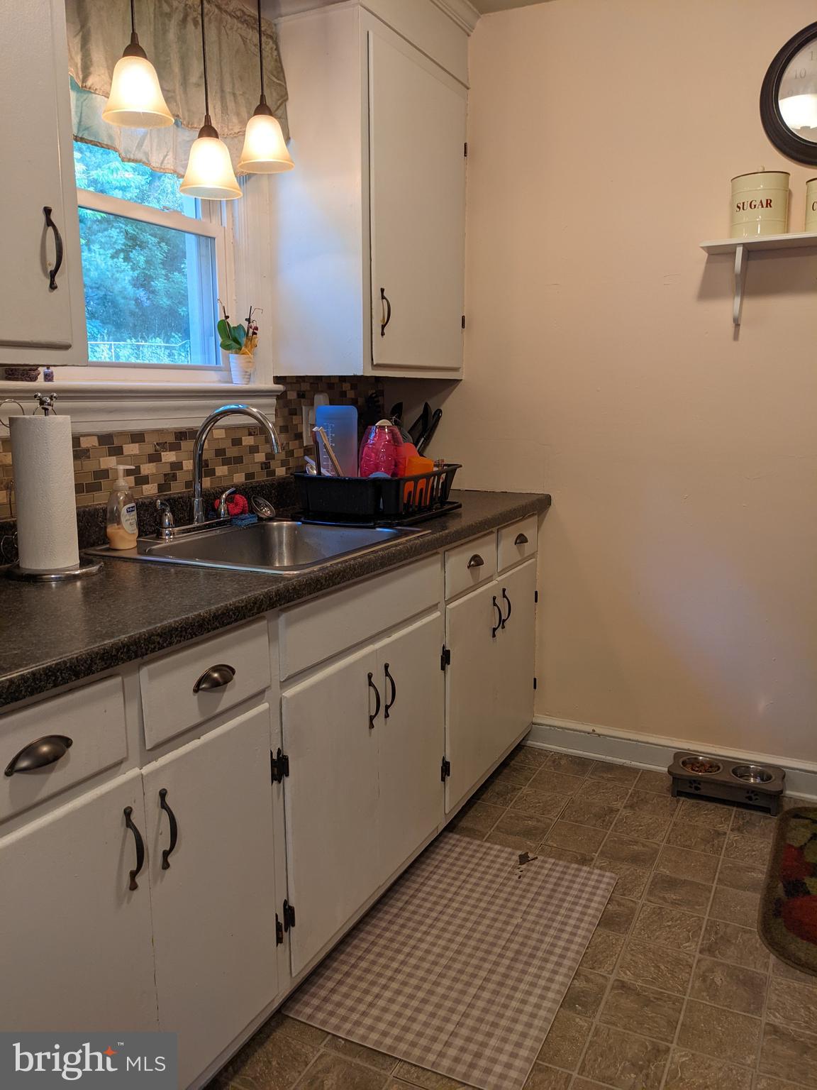 570 Hillcrest Road York, PA 17403 - Photo 5 of 27 Kitchen View 1