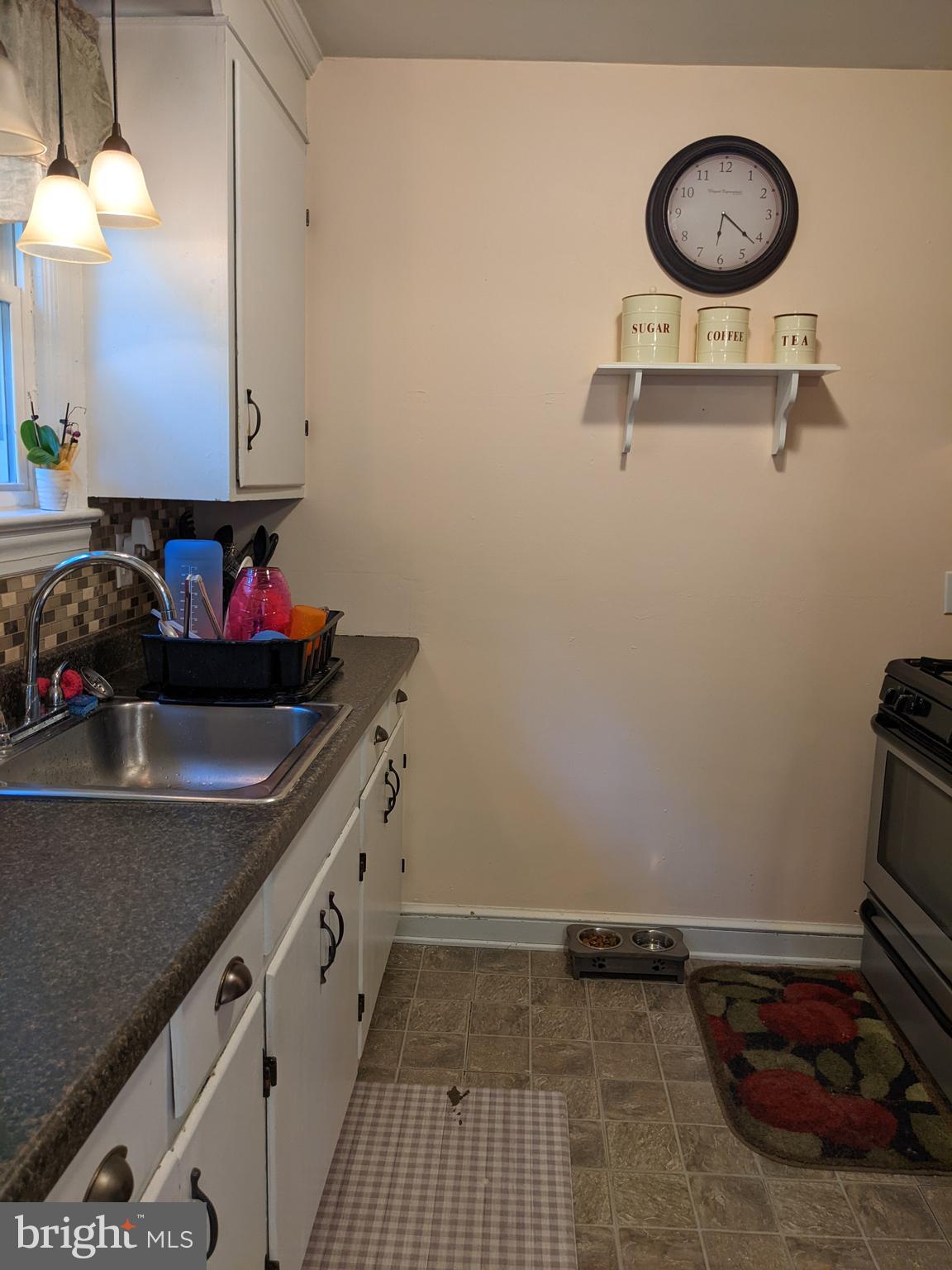 570 Hillcrest Road York, PA 17403 - Photo 6 of 27 Kitchen View 2