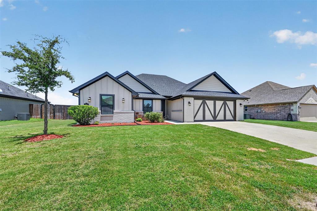 214 Rees Avenue Godley, TX 76044 - Photo 3 of 29