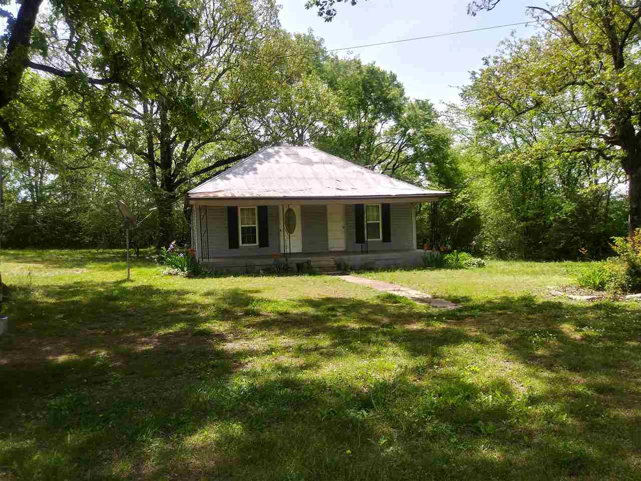 2132 Peace Chapel Road Decaturville, TN 38329 - Photo 1 of 17 Gallery Image 1