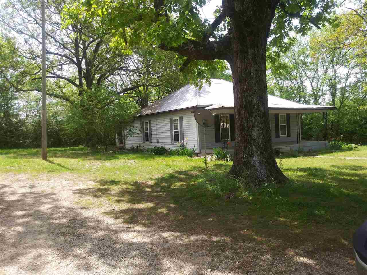 2132 Peace Chapel Road Decaturville, TN 38329 - Photo 3 of 17 Gallery Image 3