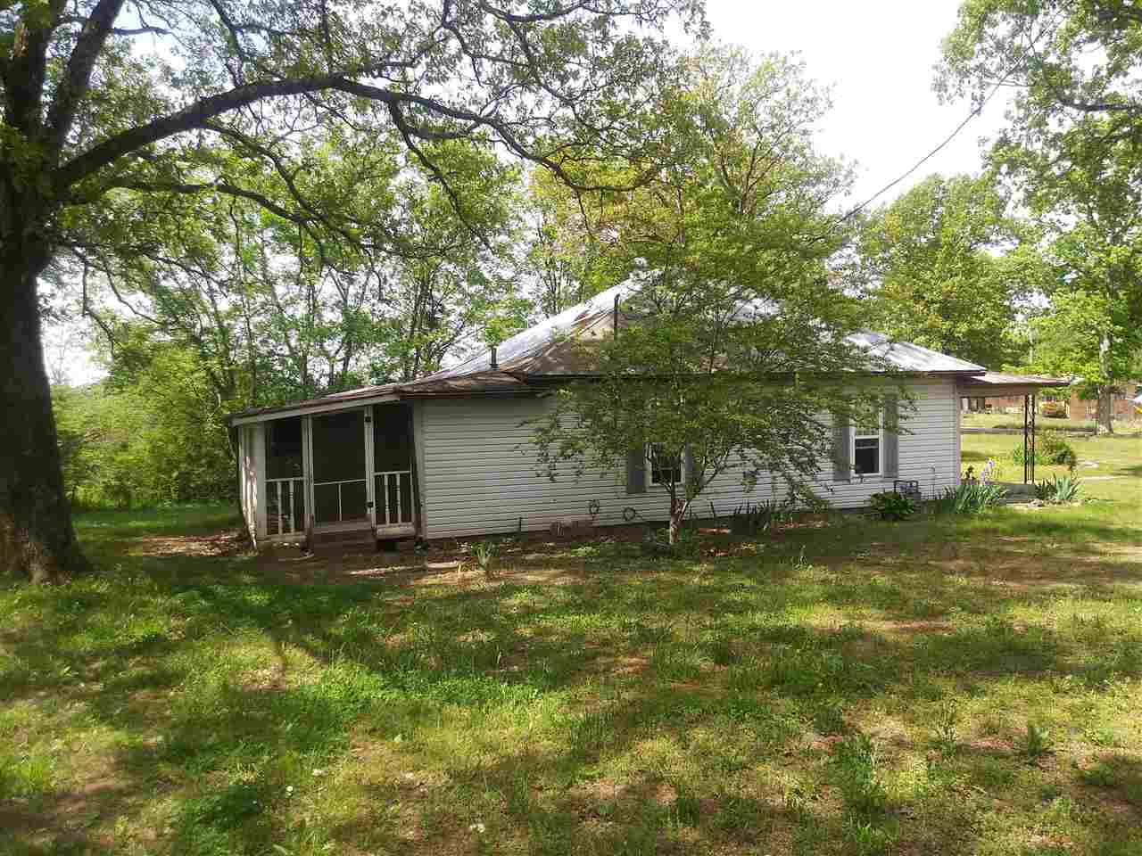 2132 Peace Chapel Road Decaturville, TN 38329 - Photo 5 of 17 Gallery Image 5