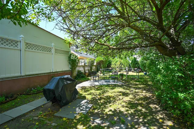 a view of yard with green space