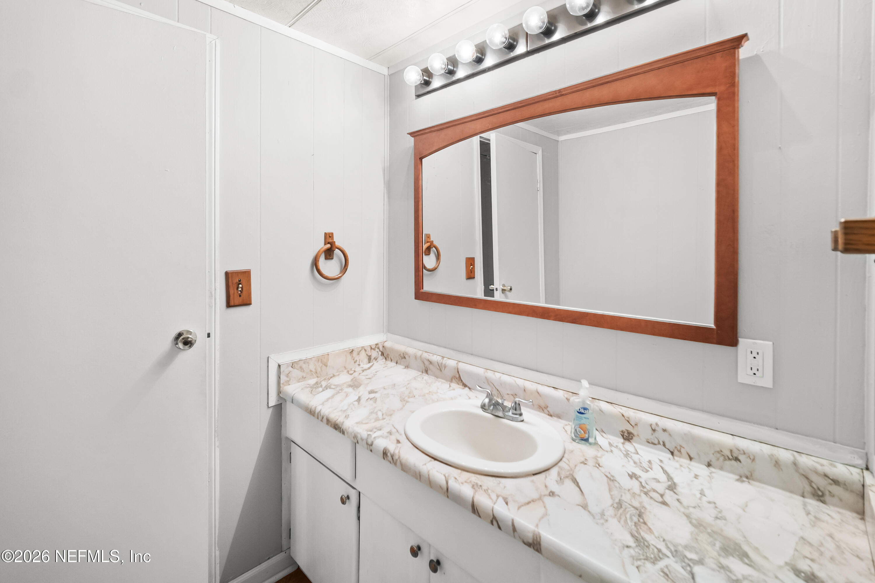 13727 Chauny Road Jacksonville, FL 32224 - Photo 38 of 42 13727ChaunyRdBathroomAngle2