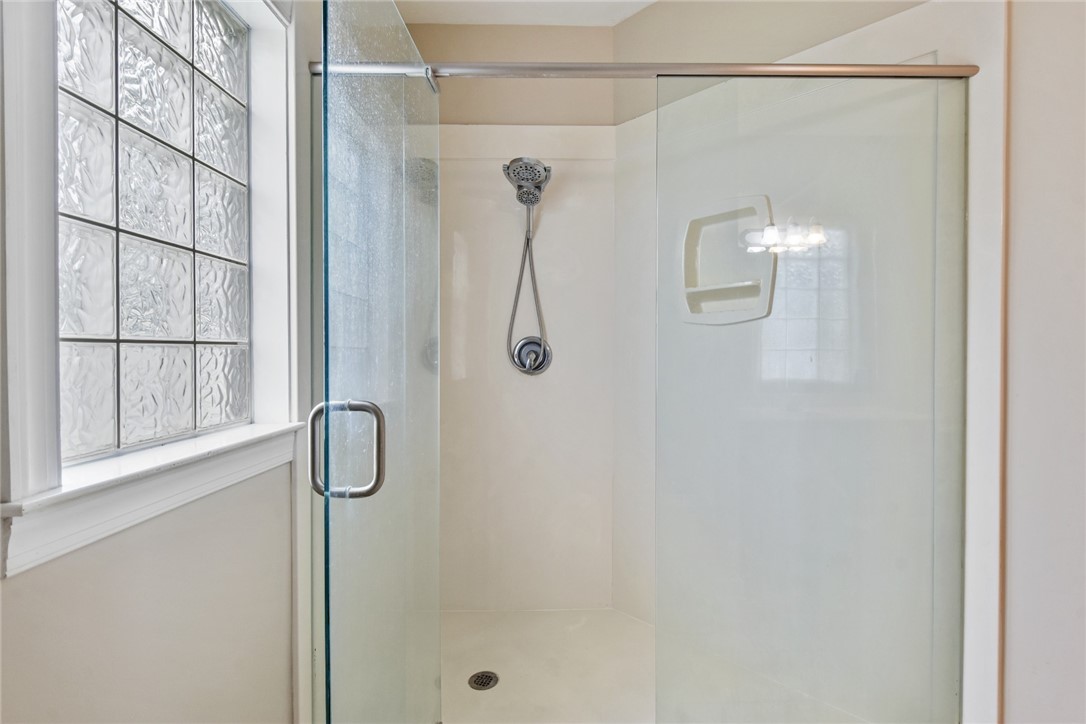 161 Huntington Circle Brunswick, GA 31525 - Photo 13 of 28 Master Bath