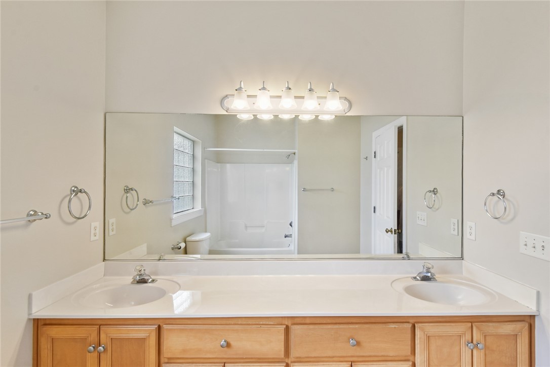 161 Huntington Circle Brunswick, GA 31525 - Photo 21 of 28 Bath 2