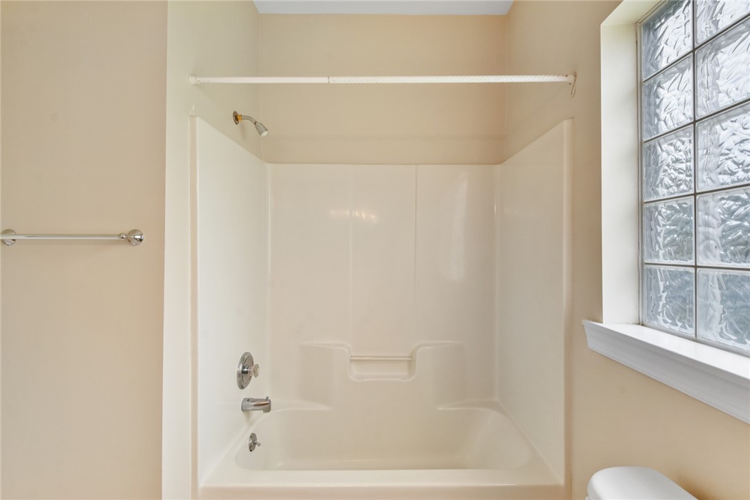 161 Huntington Circle Brunswick, GA 31525 - Photo 22 of 28 Bath 2