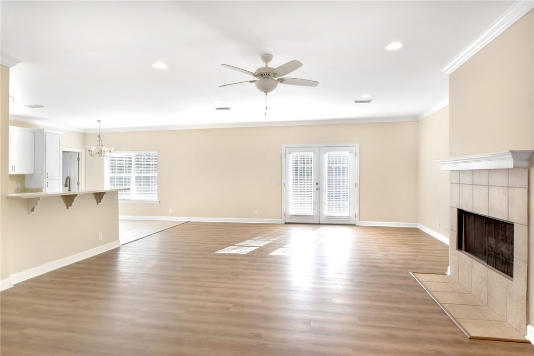 161 Huntington Circle Brunswick, GA 31525 - Photo 7 of 28 Living Room