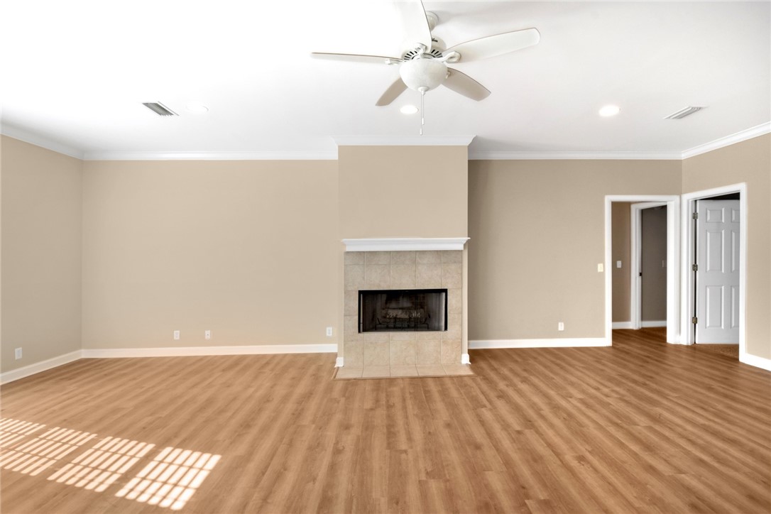 161 Huntington Circle Brunswick, GA 31525 - Photo 8 of 28 Living Room