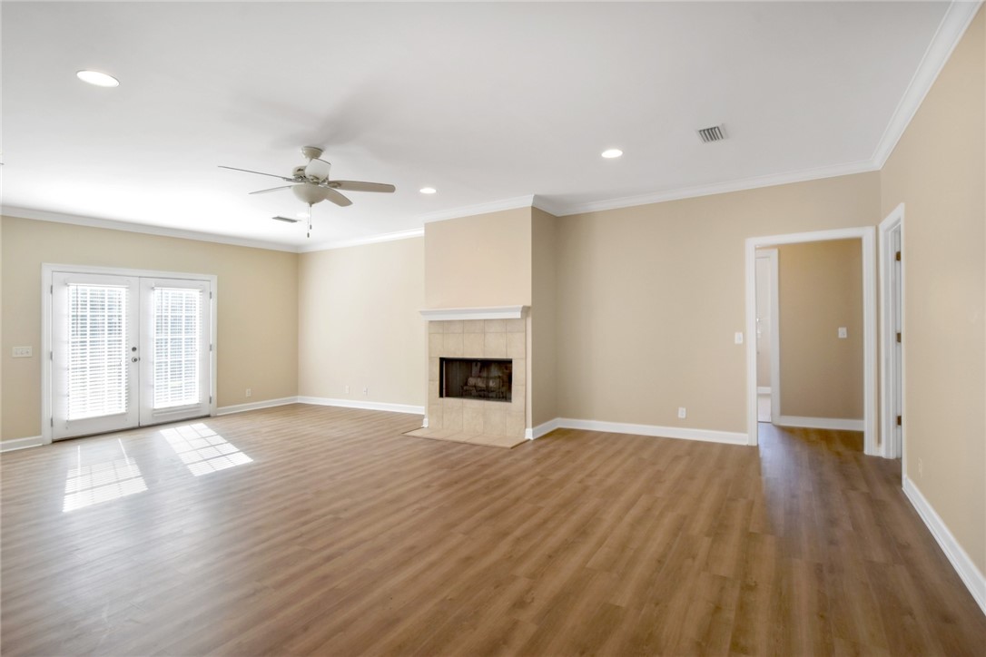 161 Huntington Circle Brunswick, GA 31525 - Photo 9 of 28 Living Room