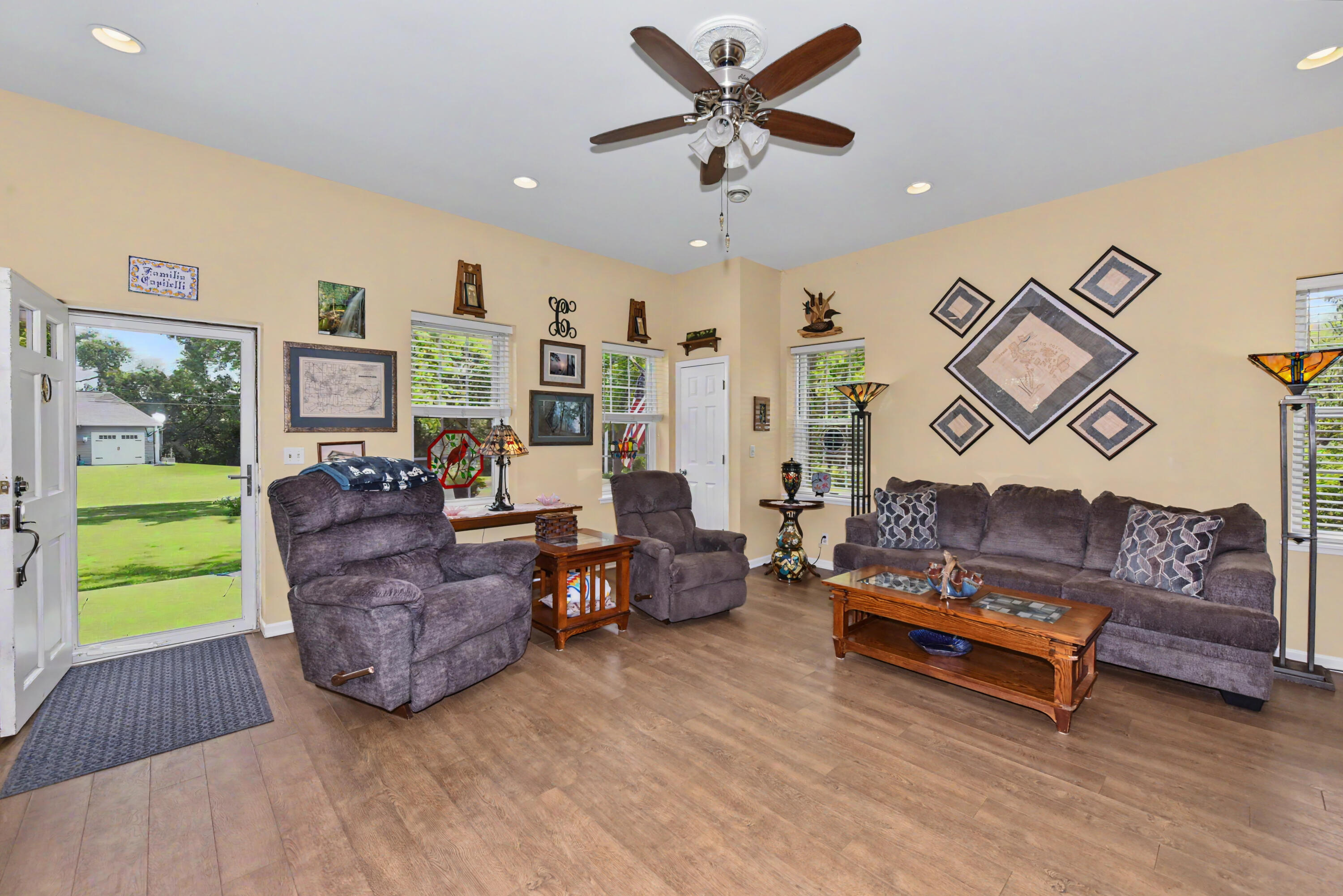 1123 South Utica Road Summit, WI 53066 - Photo 4 of 37 Large Living Room