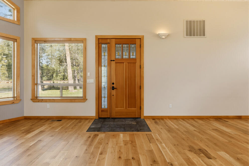 50205 Highway 62 Chiloquin, OR 97624 - Photo 16 of 44 Main home front entry