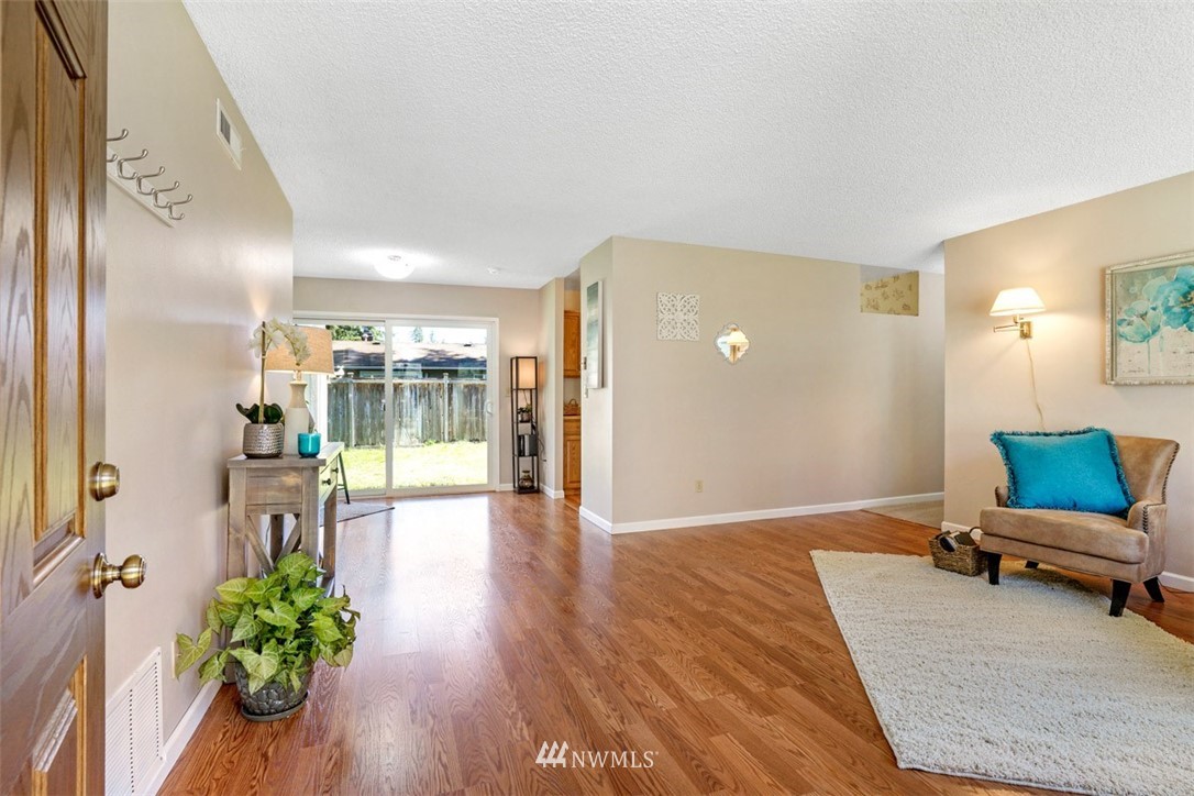 19440 Southeast 267th Street Covington, WA 98042 - Photo 4 of 25