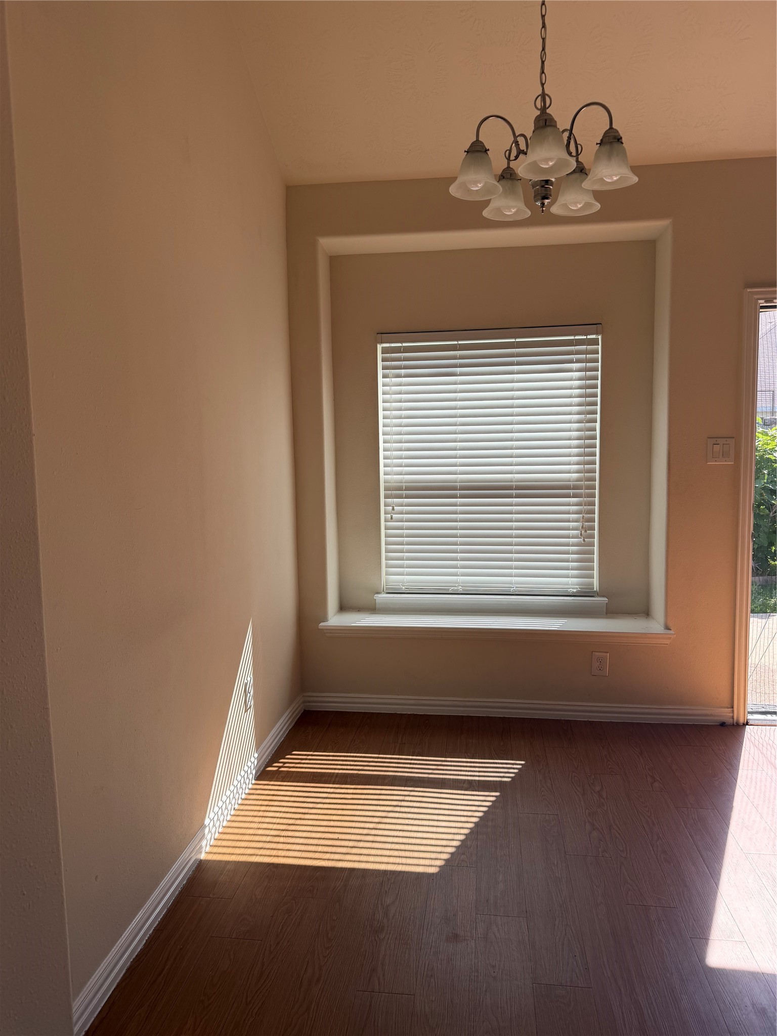 7534 Abbey Point Lane Houston, TX 77049 - Photo 5 of 13 Gallery Image 5