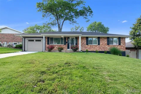 $425,000 | 2261 Eleanor Kay Drive, St. Louis, MO 63125