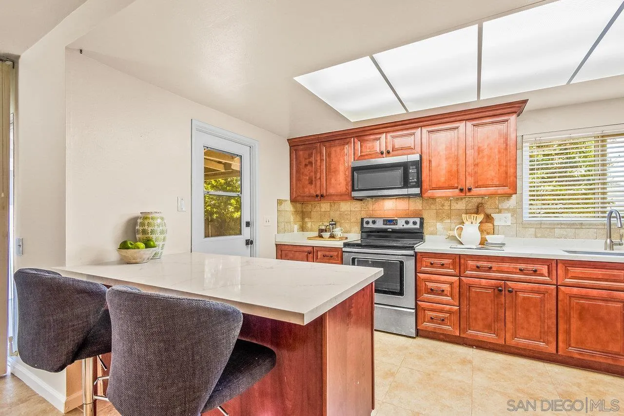 11944 Callado Road San Diego, CA 92128 - Photo 5 of 41