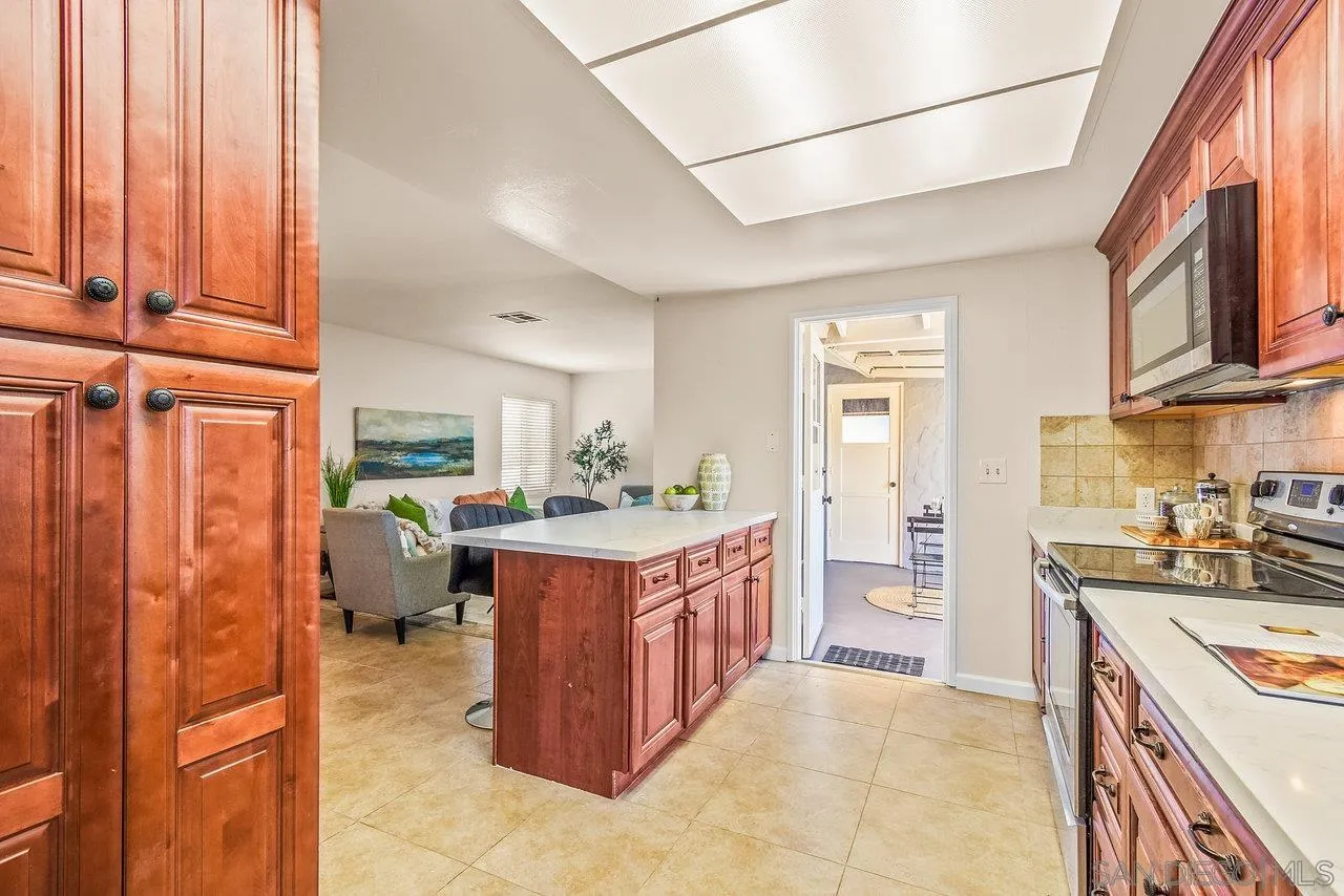 11944 Callado Road San Diego, CA 92128 - Photo 8 of 41