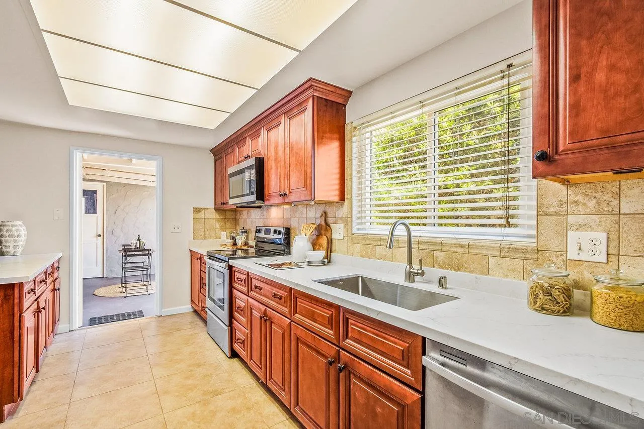 11944 Callado Road San Diego, CA 92128 - Photo 9 of 41