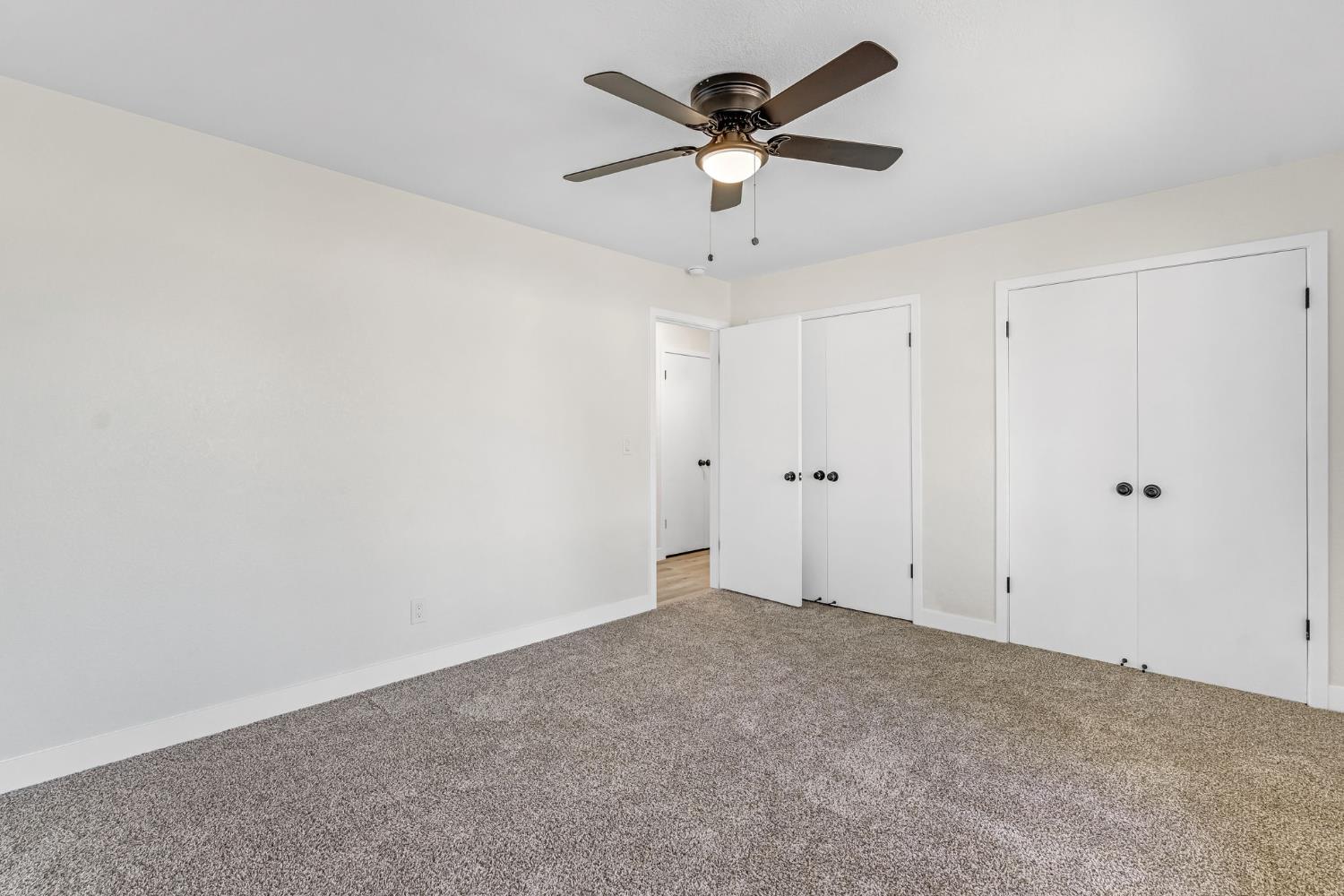 16860 Mark Road Madera, CA 93636 - Photo 25 of 44 an empty room with a ceiling fan and a window
