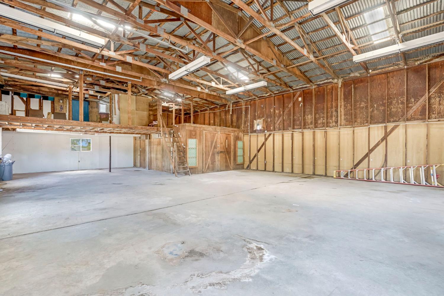 16860 Mark Road Madera, CA 93636 - Photo 34 of 44 a view of large building