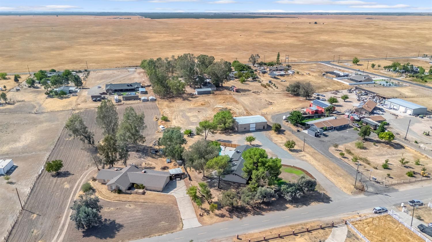 16860 Mark Road Madera, CA 93636 - Photo 41 of 44 a view of a city and ocean view