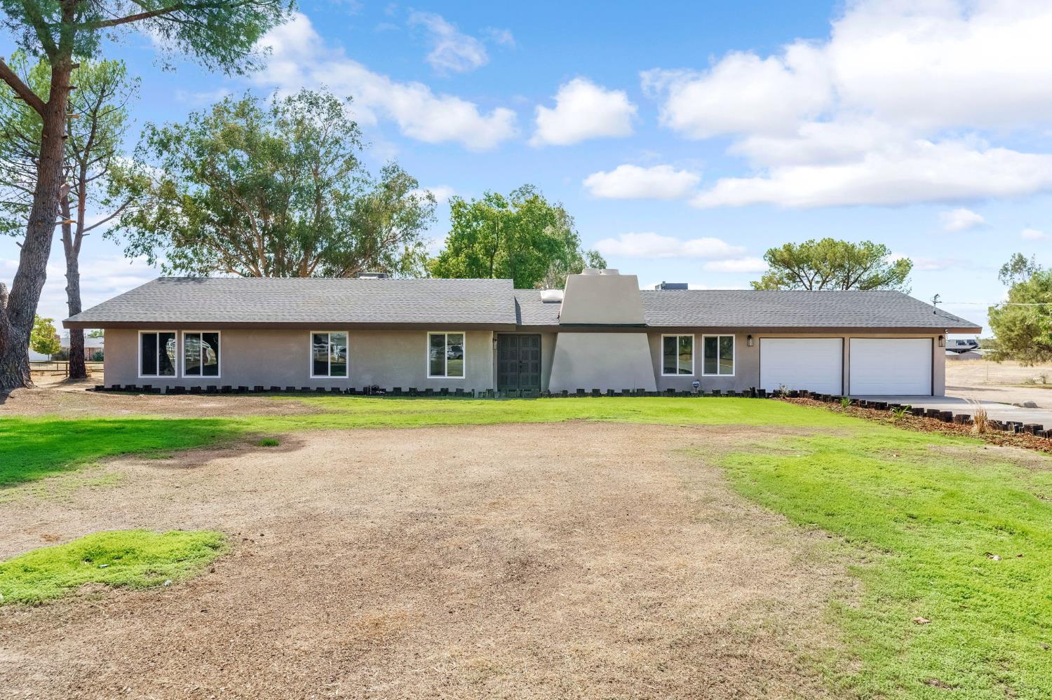 16860 Mark Road Madera, CA 93636 - Photo 5 of 44 a front view of a house with a yard and a large tree