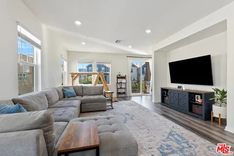 $645,000 | 553 Grapefruit Lane, Fillmore, CA 93015