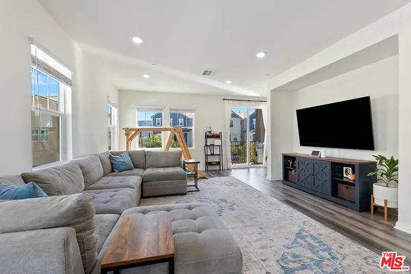 $645,000 | 553 Grapefruit Lane, Fillmore, CA 93015