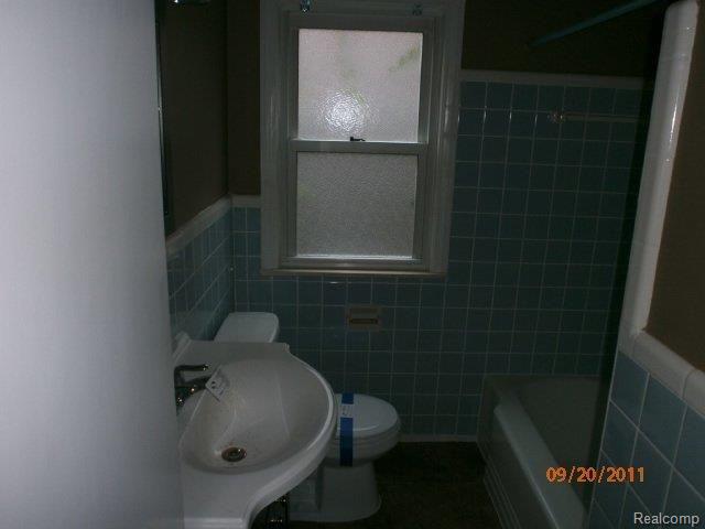 502 West Webster Road Royal Oak, MI 48073 - Photo 9 of 10 BATHROOM2