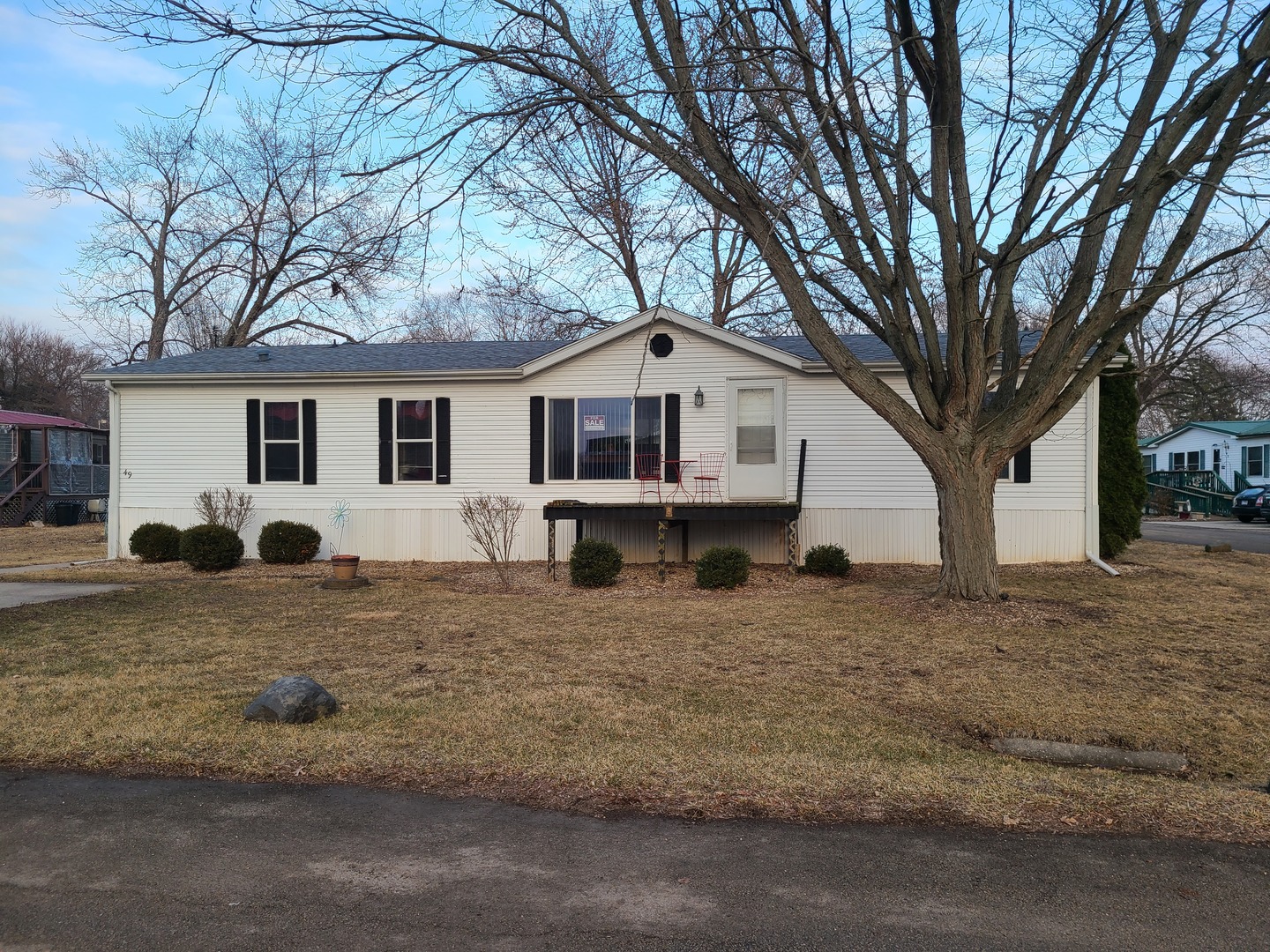 291 Highway 2, Unit 49 Dixon, IL 61021 - Photo 4 of 28 a front view of a house with a yard
