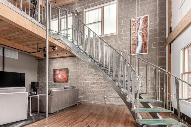 a view of entryway with a front door