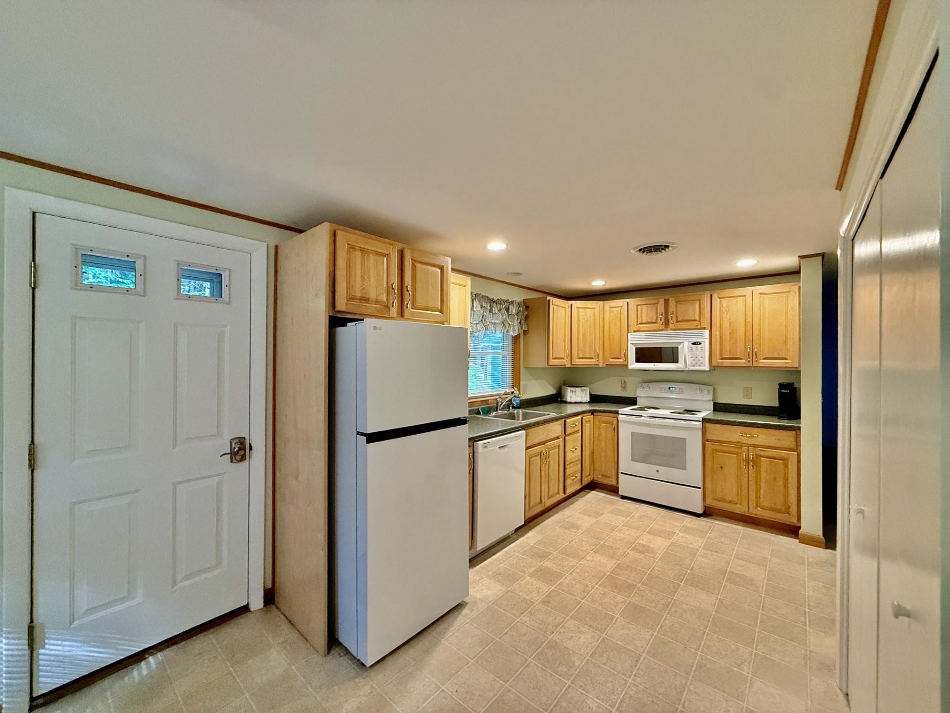 43 Beachwood Road Hebron, NH 03241 - Photo 5 of 22