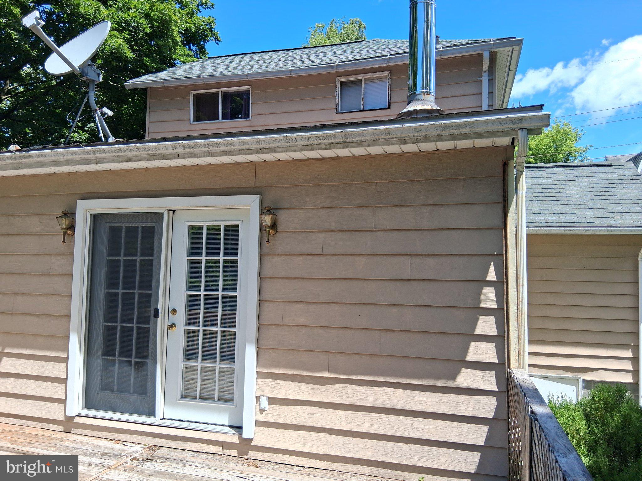 265 View Street Johnstown, PA 15902 - Photo 24 of 66 Charming home with inviting entryway.