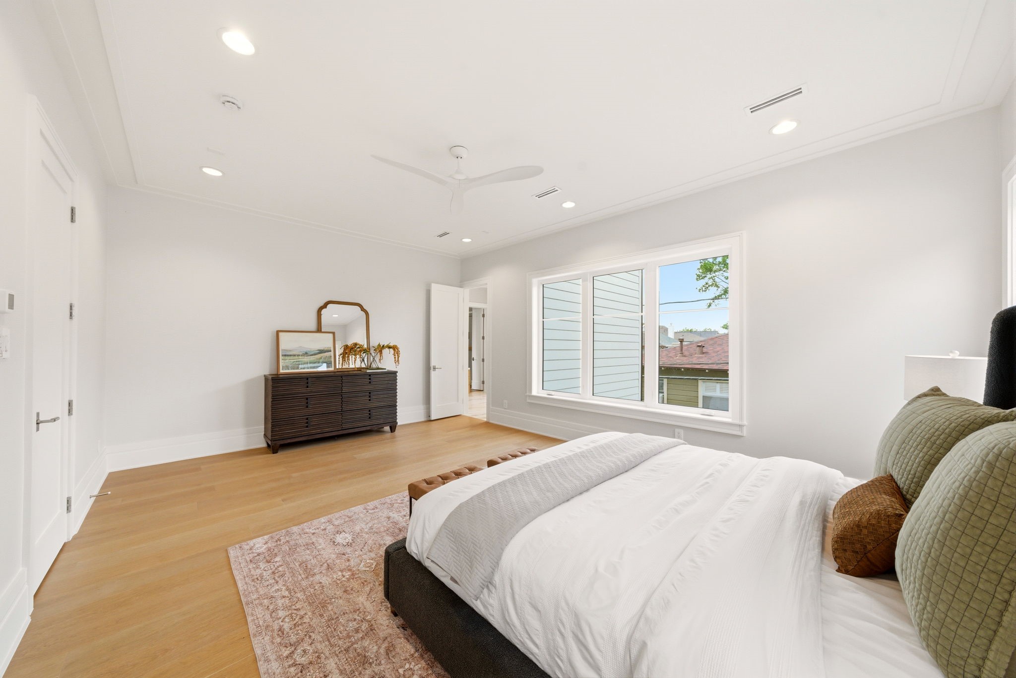 1023 Euclid Street Houston, TX 77009 - Photo 24 of 50 Alternate view of the oversized primary suite showcasing expansive layout and large picture windows.