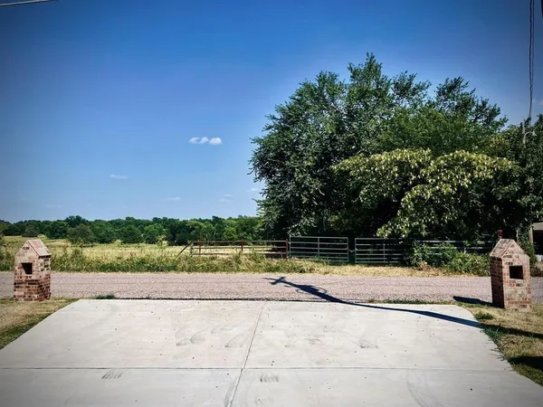 $1,850 | 619 North Friendship Road, Sherman, TX 75092