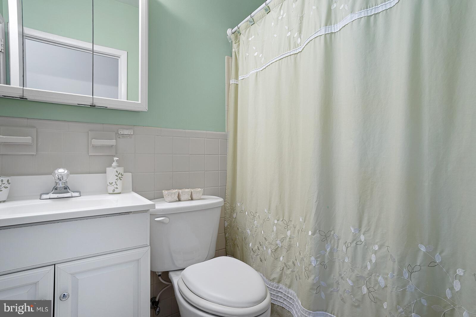 33 Miles Road Claymont, DE 19703 - Photo 24 of 27 Bathroom