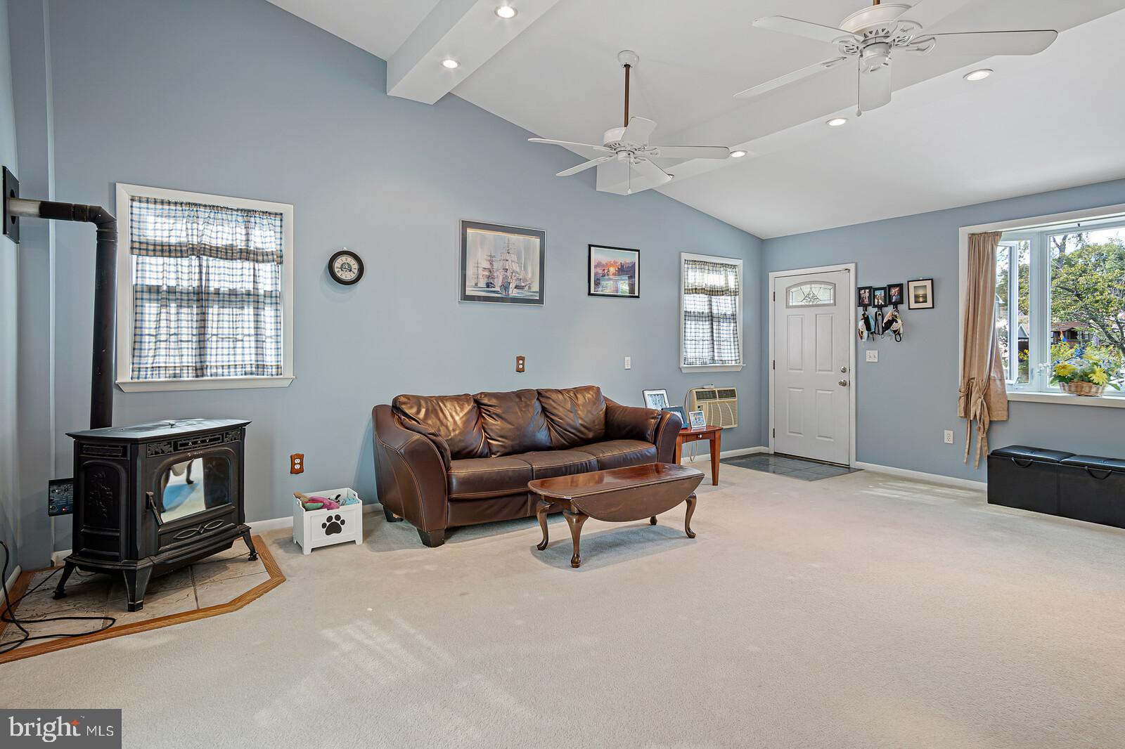 33 Miles Road Claymont, DE 19703 - Photo 4 of 27 Main Level Family Room (addition)