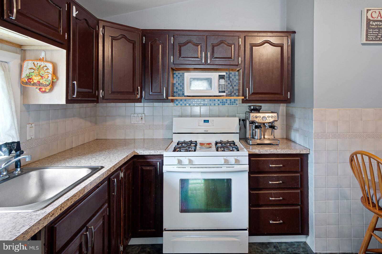 33 Miles Road Claymont, DE 19703 - Photo 7 of 27 Kitchen