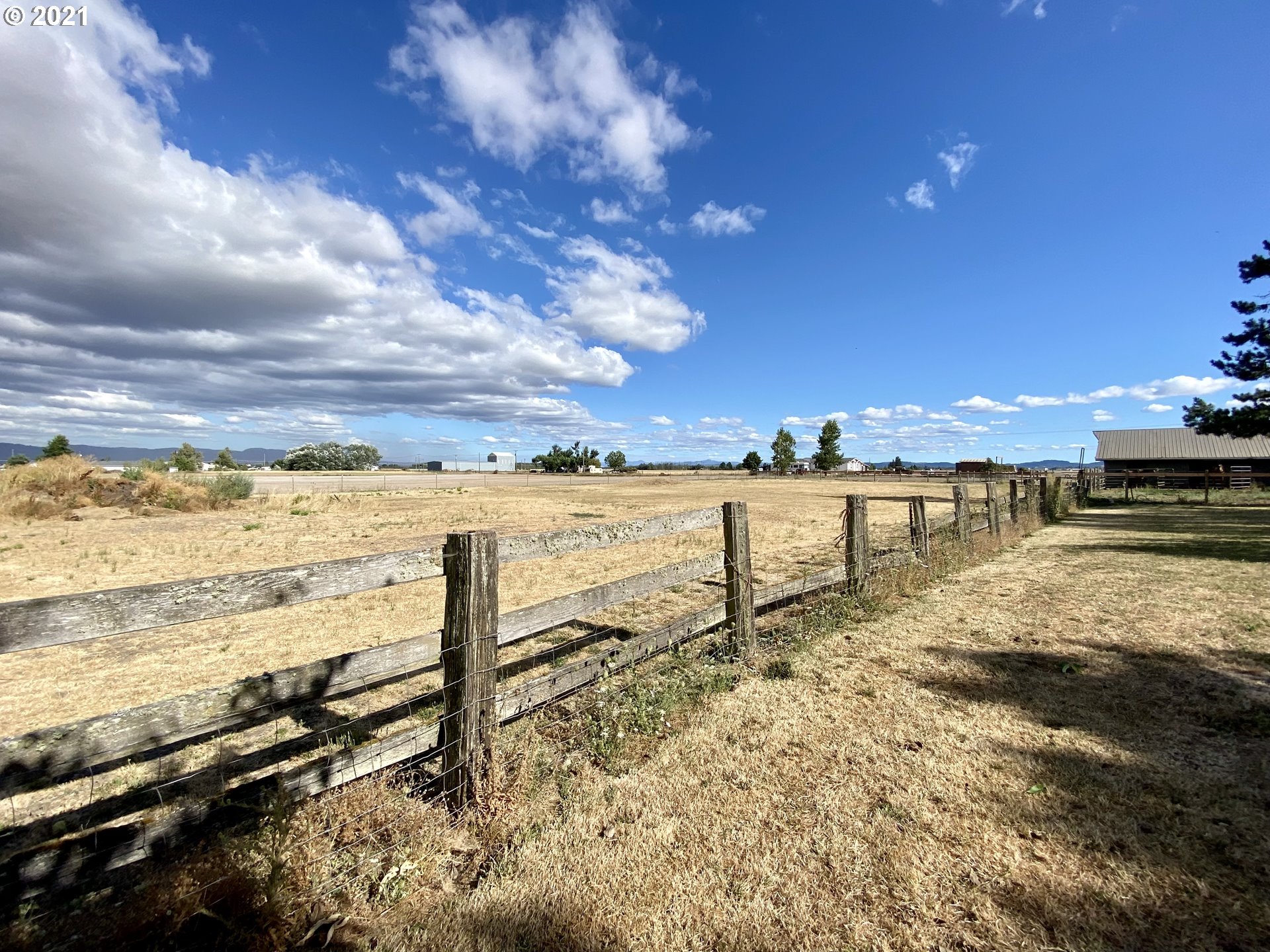 28831 Meadowview Road Junction City, OR 97448 - Photo 31 of 32 Gallery Image 31