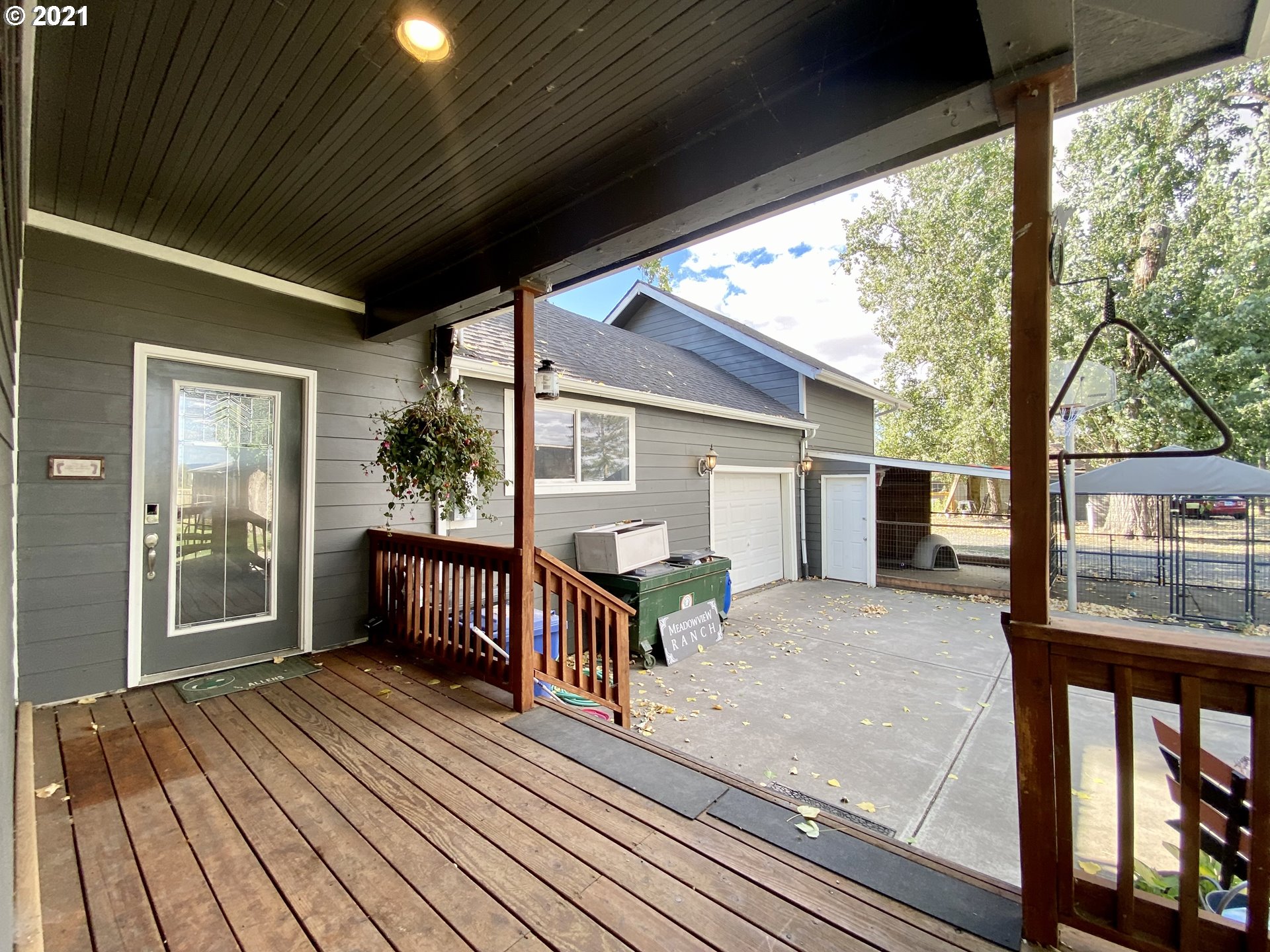 28831 Meadowview Road Junction City, OR 97448 - Photo 5 of 32 Gallery Image 5