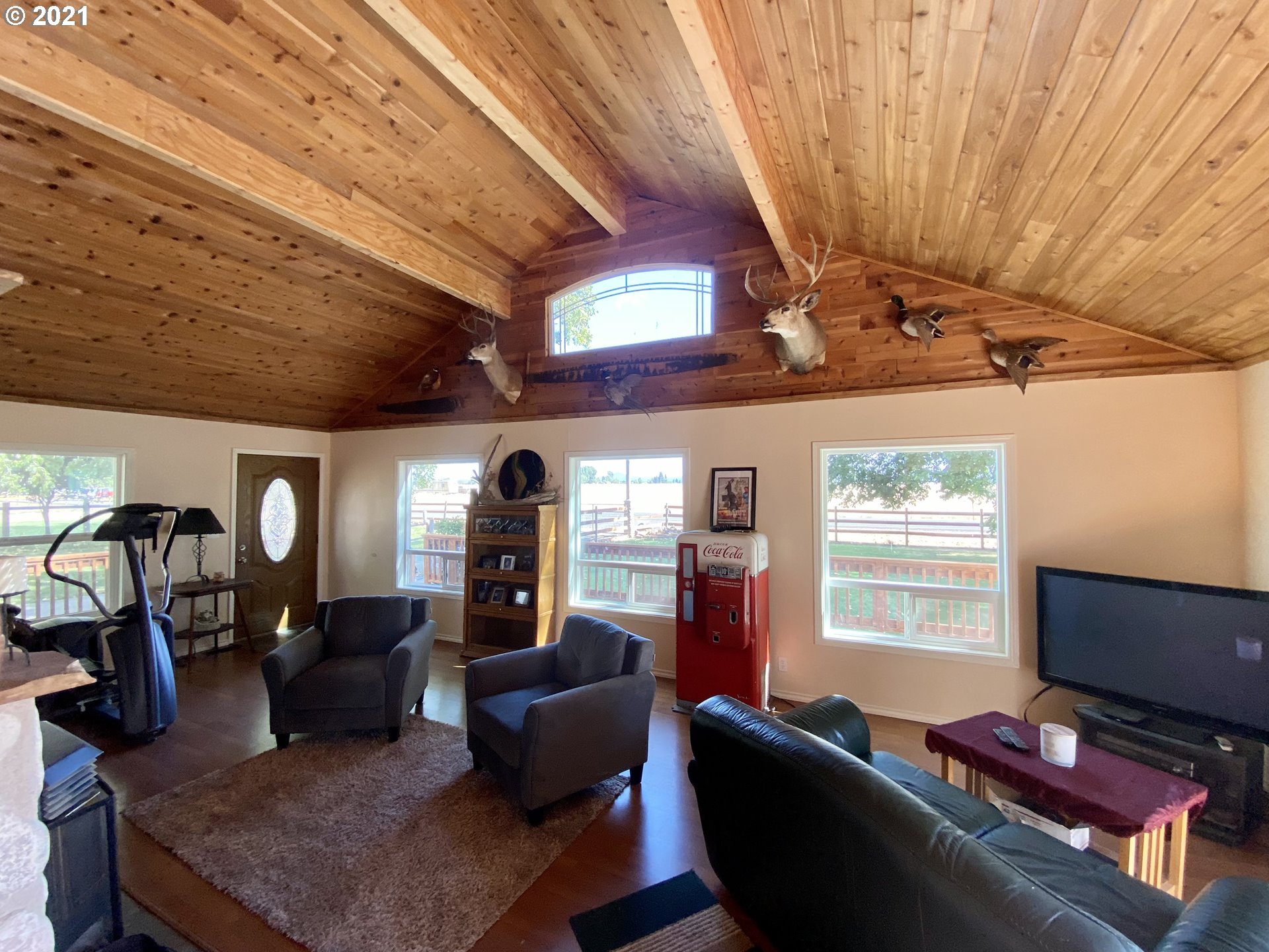 28831 Meadowview Road Junction City, OR 97448 - Photo 8 of 32 Gallery Image 8