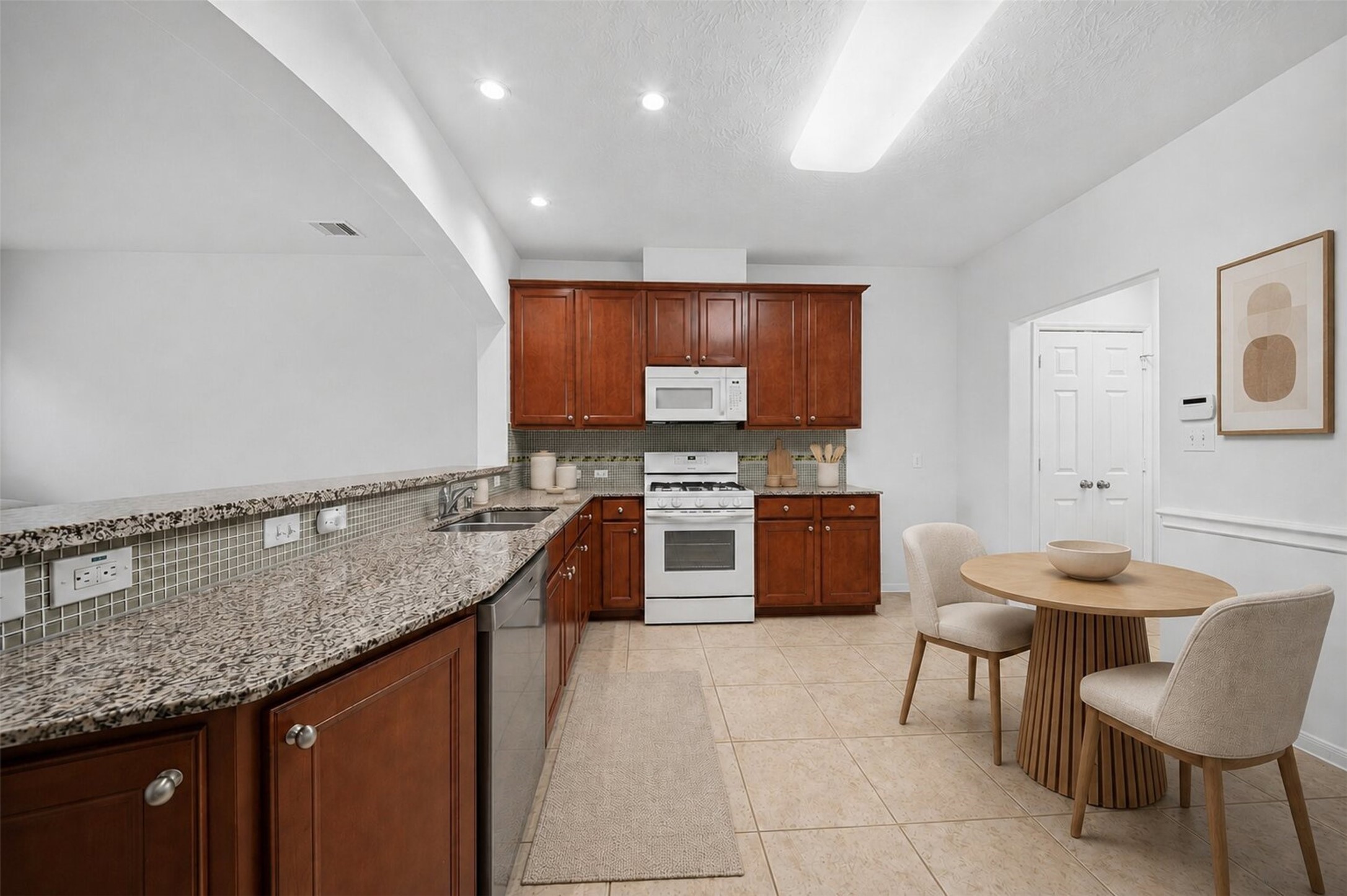 10510 Day Trail Lane Spring, TX 77379 - Photo 5 of 28 Virtually staged to show the ease of which you can enjoy the kitchen with granite countertops, plenty of cabinet space and dual sinks and slide in stove.