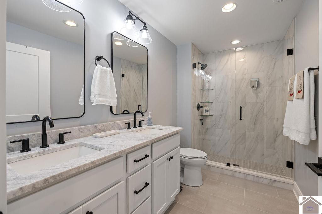 753 Eagle Point Drive Grand Rivers, KY 42045 - Photo 21 of 42 Downstairs full bathroom