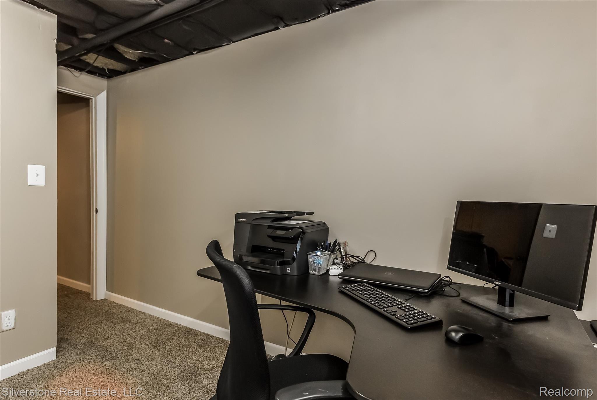 16527 Riverside Drive Livonia, MI 48154 - Photo 33 of 42 033-3656227-large.jpg