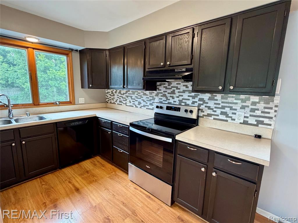 2830 Hessel Avenue Rochester Hills, MI 48307 - Photo 8 of 27