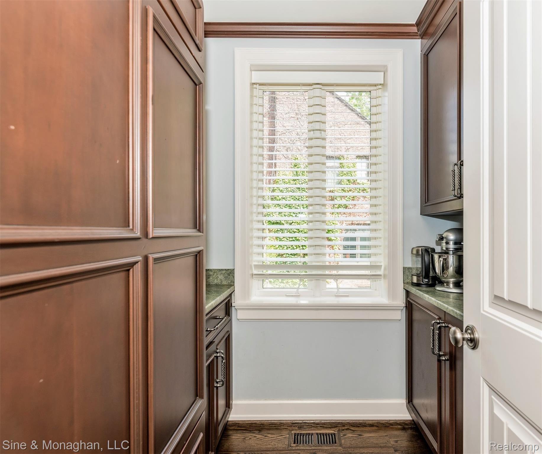 1040 Devonshire Road Grosse Pointe, MI 48230 - Photo 36 of 95 DSC_3612.jpg