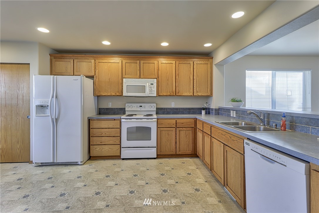 6933 Prism Street Southeast Lacey, WA 98513 - Photo 5 of 31 Gallery Image 5