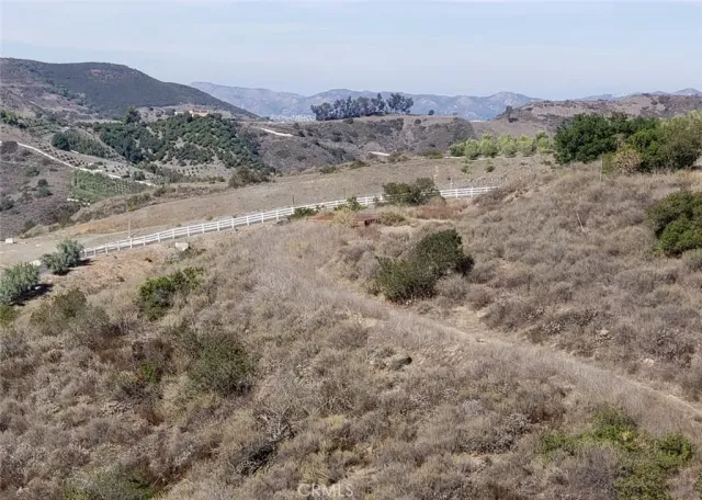 a view of a dry field